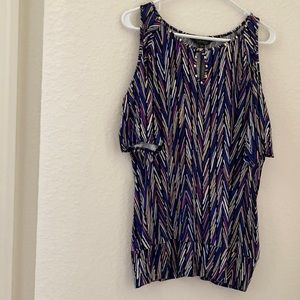 Top.  Thalia.  Open Sleeve Purple Print Colors.  96% Rayon, 4% Spandex.  Size M